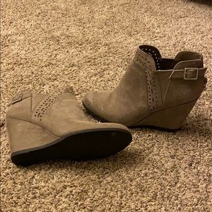 Worn once. Maurice’s size 9 bootie
